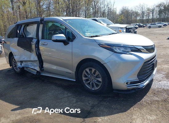 2021 Toyota Sienna - Image 1 of 5