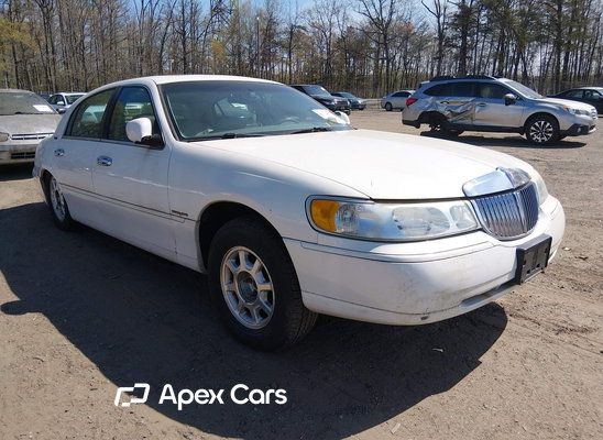 2000 Lincoln Town Car - Image 1 of 5