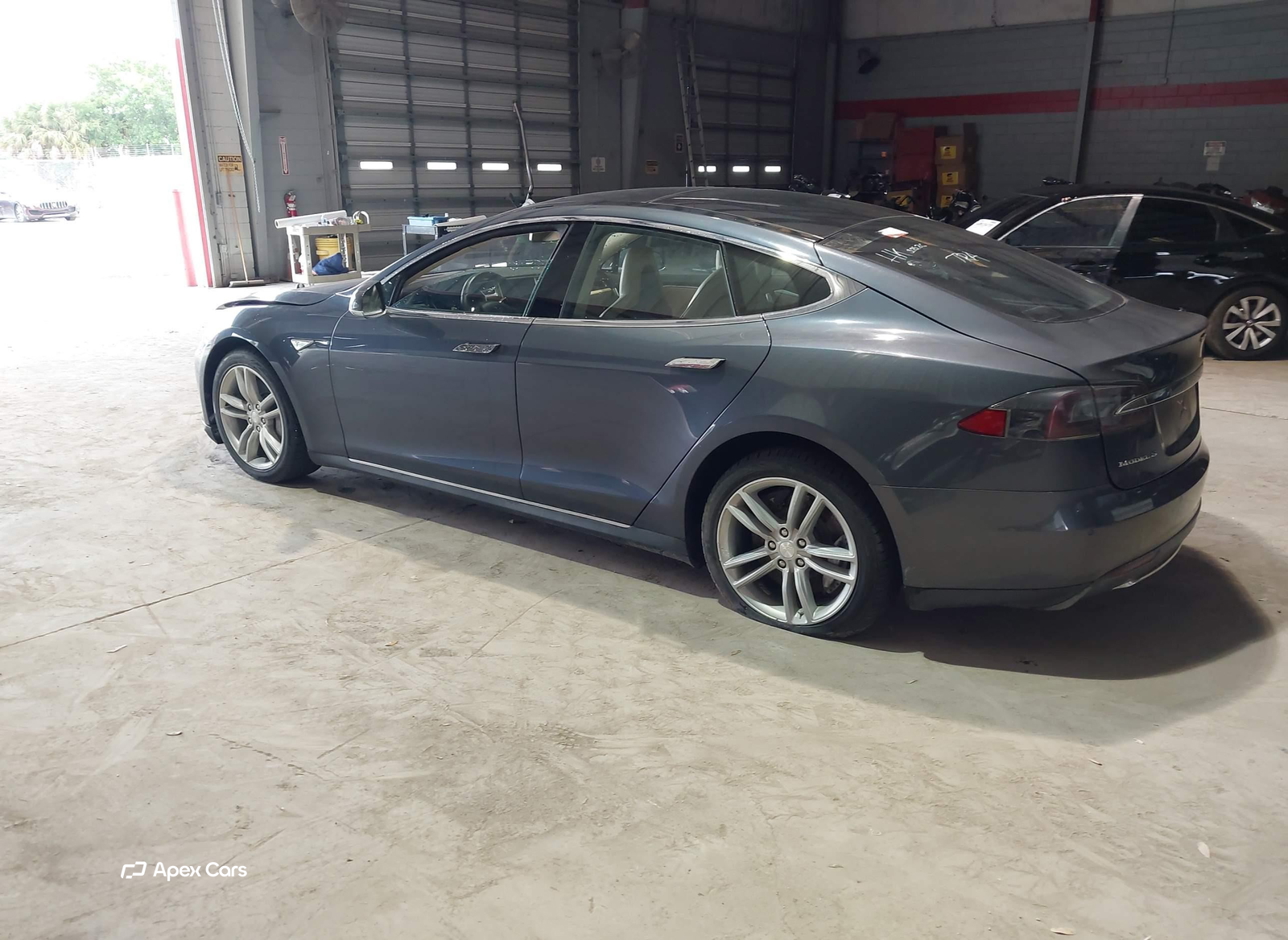 Tesla Model S 2014