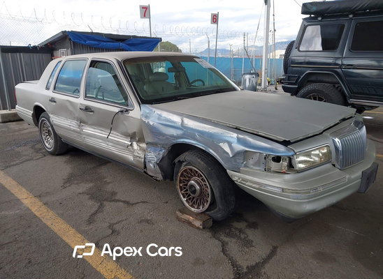 1997 Lincoln Town Car - Image 1 of 5