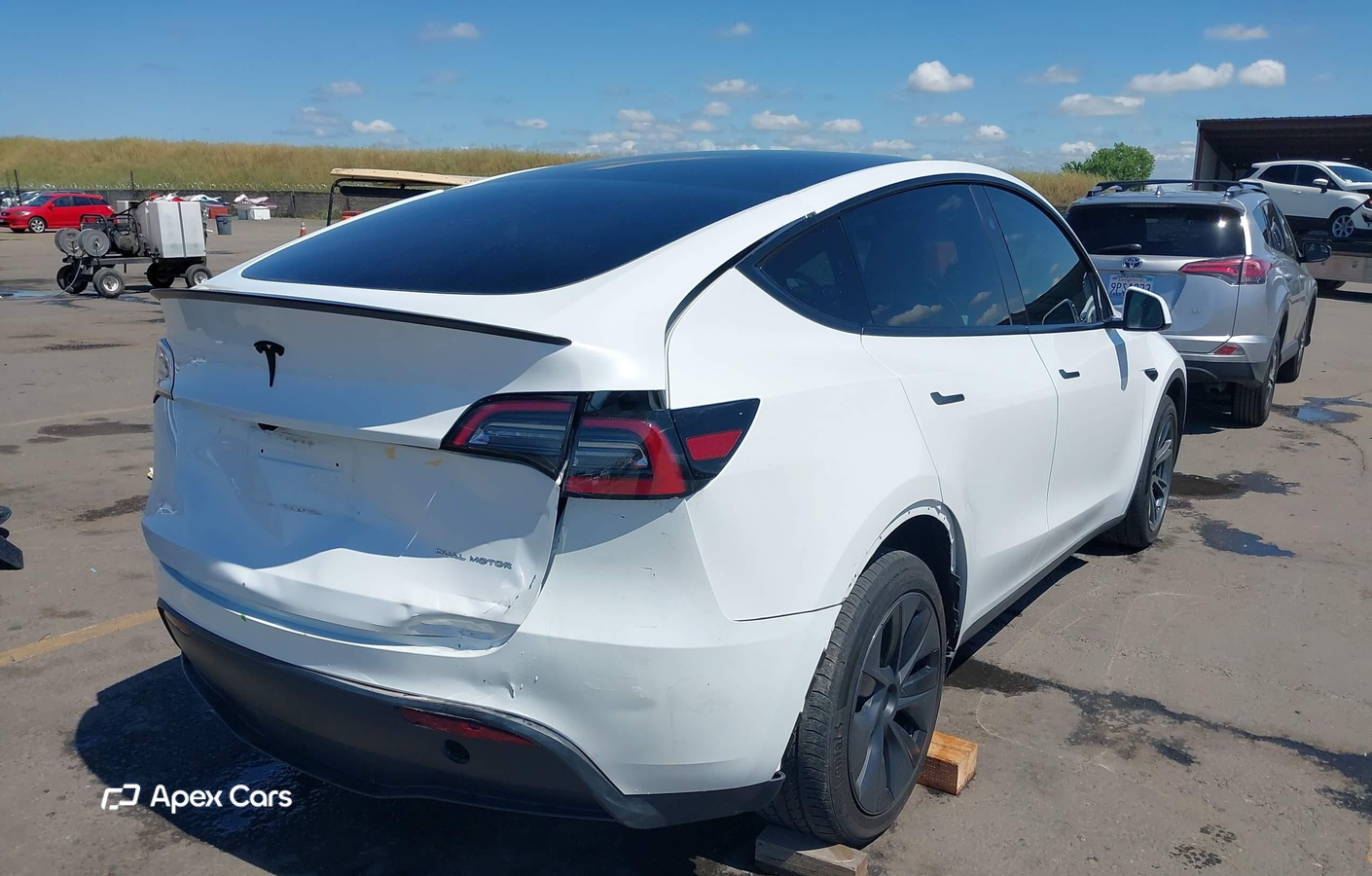 Tesla Model Y 2024