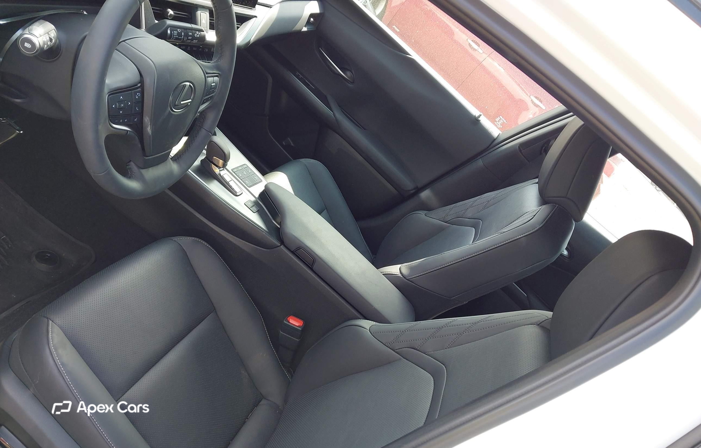 Lexus UX 2025