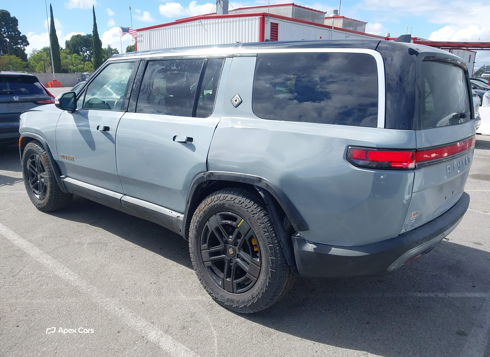 Rivian R1S 2023
