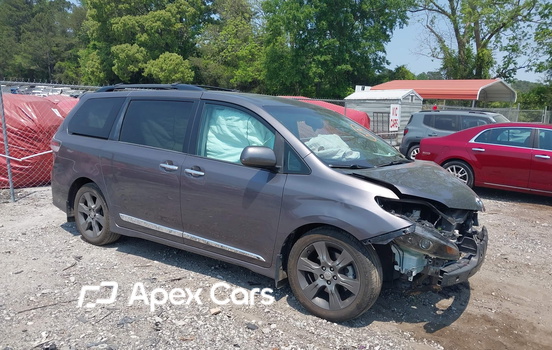 Toyota Sienna 2015 - Image 1 of 16