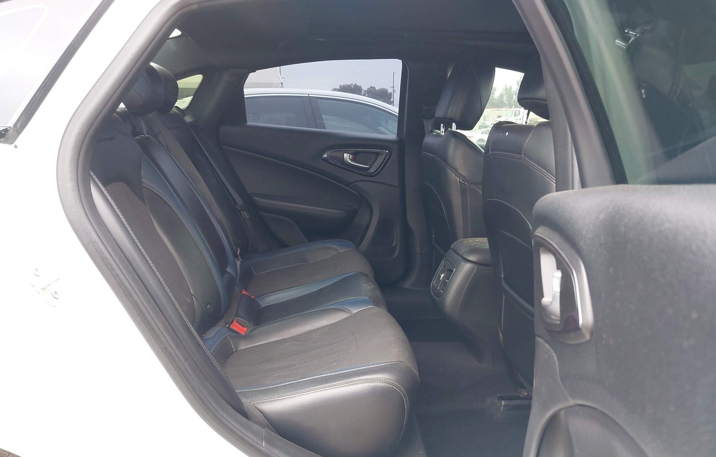 Chrysler 200 2015