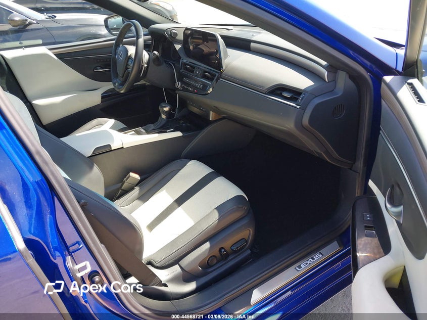 Lexus ES 2023