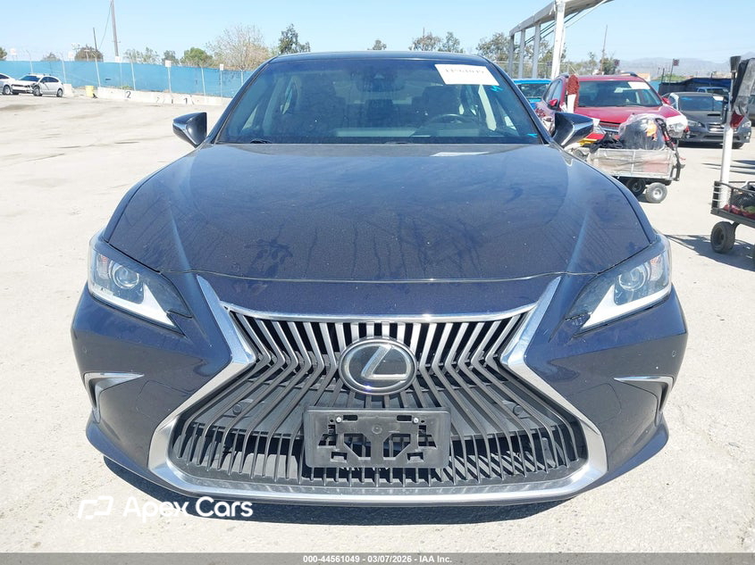Lexus ES 2019