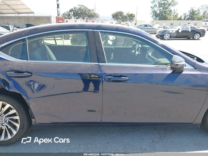 Lexus ES 2019