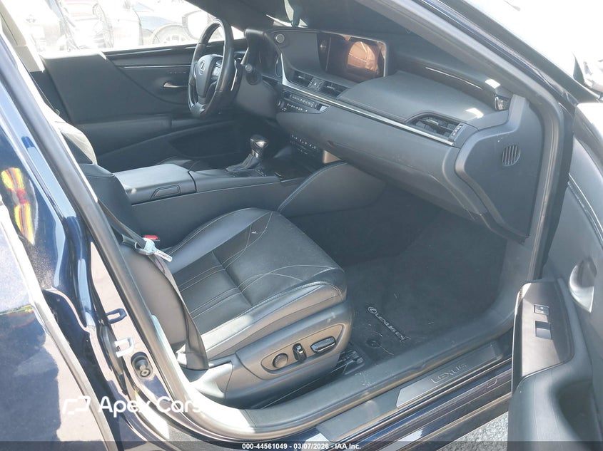 Lexus ES 2019