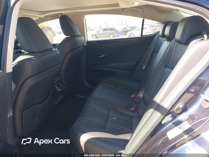 Lexus ES 2019