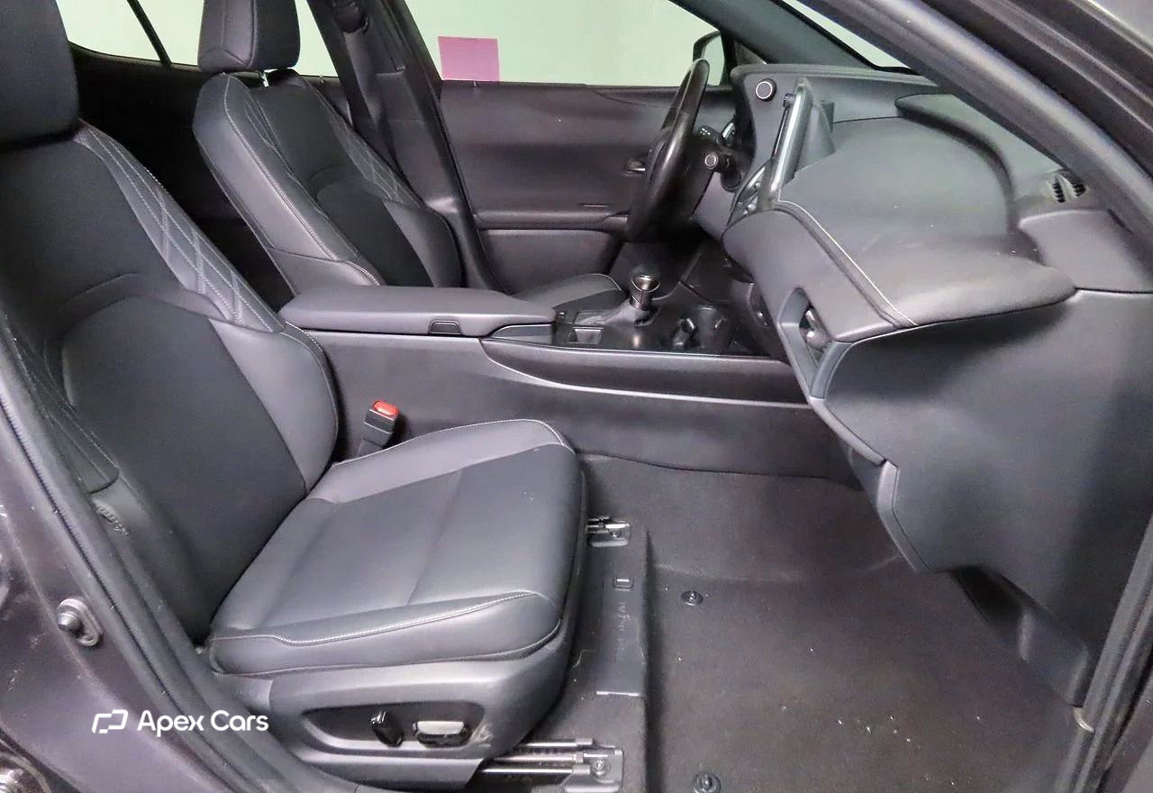 Lexus UX 2023