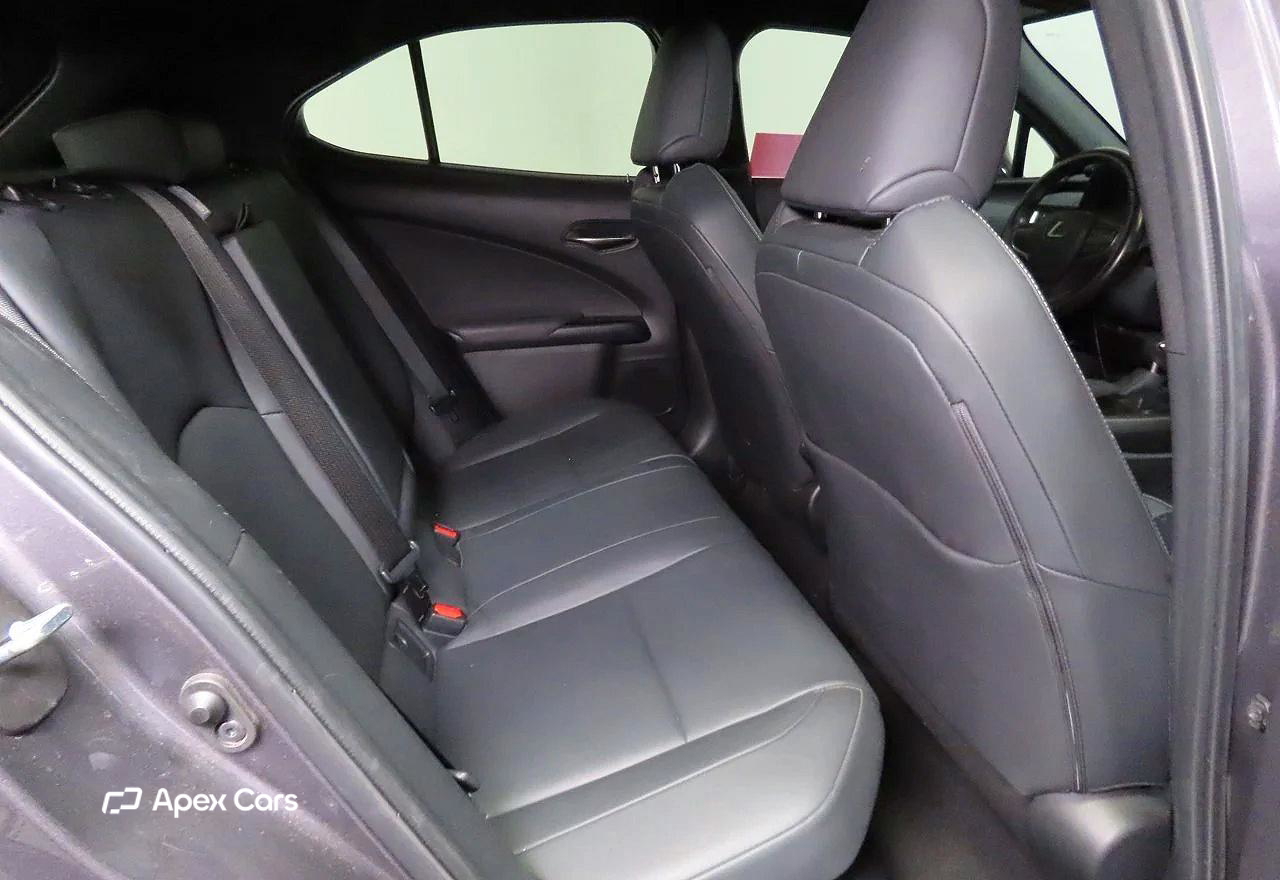 Lexus UX 2023