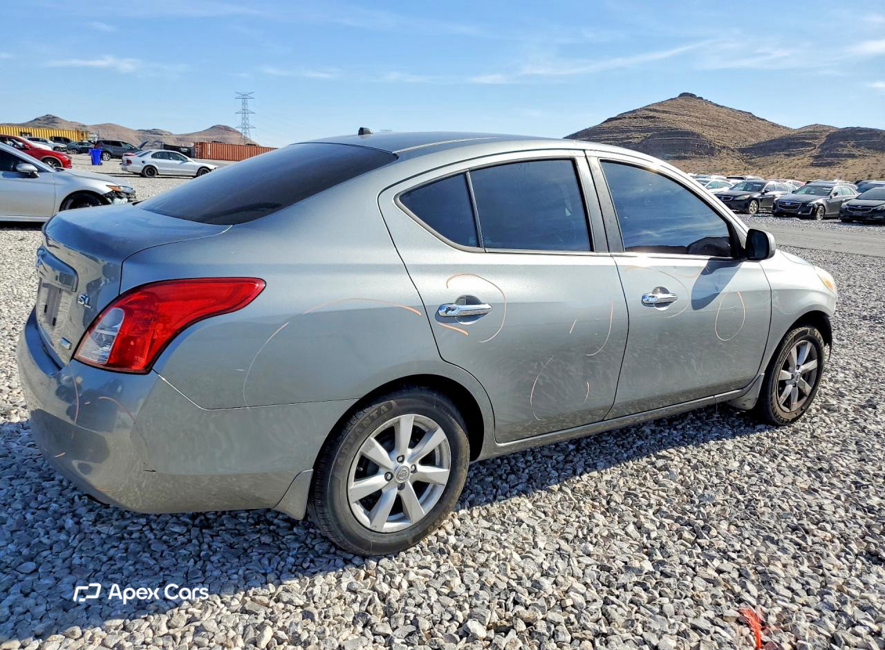 Nissan Versa 2012