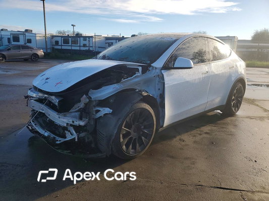 Tesla Model Y 2021 - Image 1 of 14
