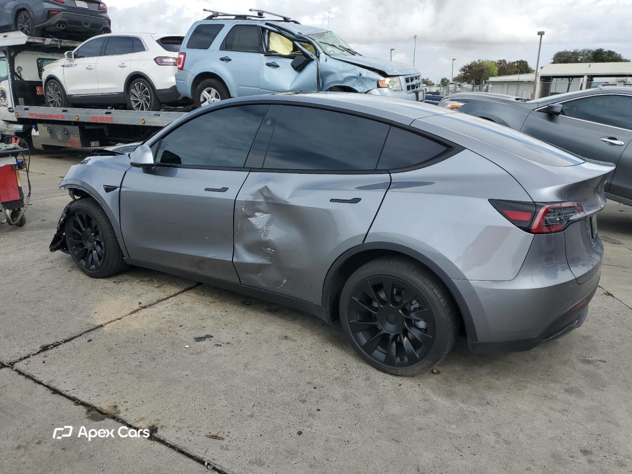 Tesla Model Y 2024