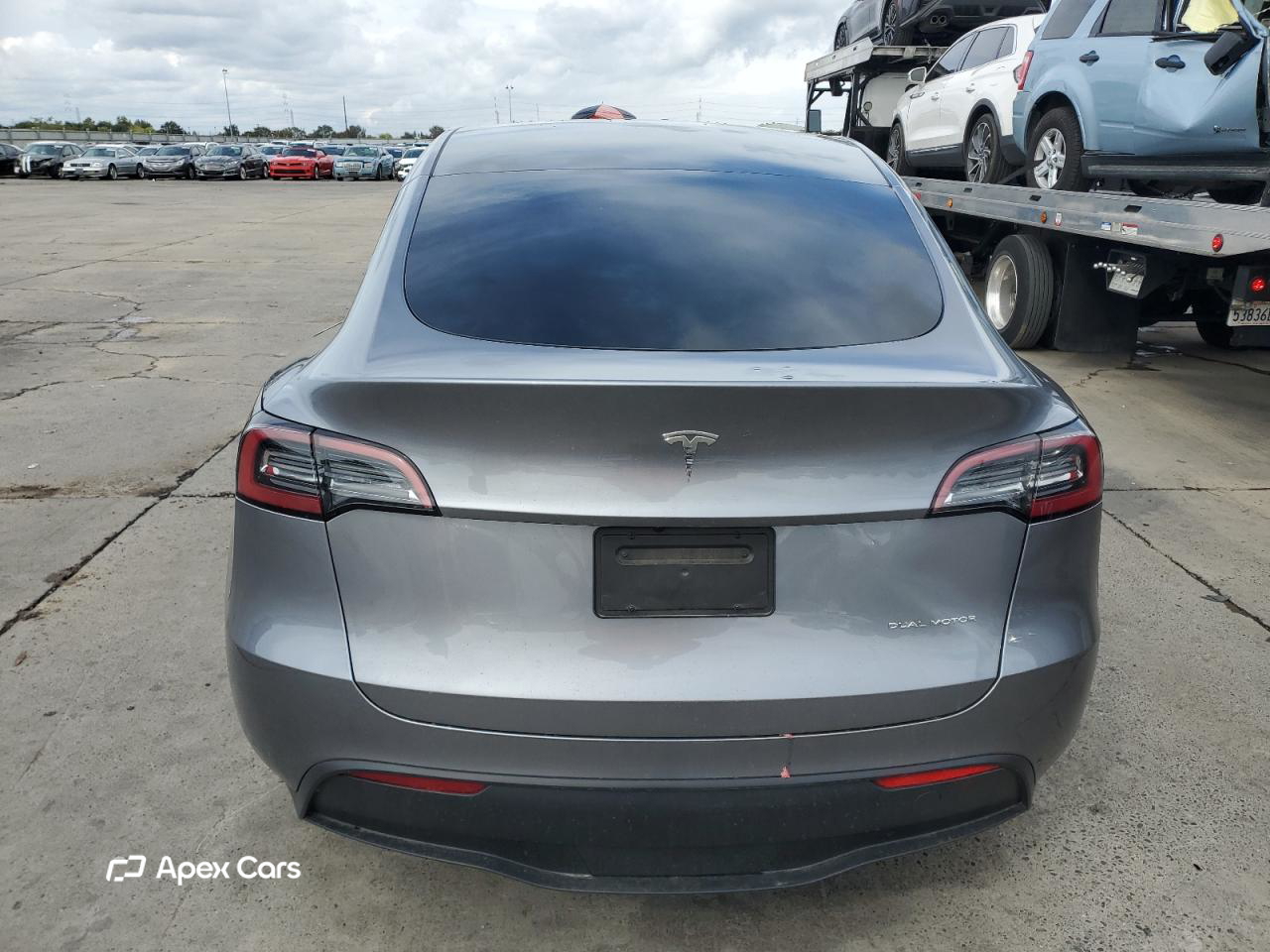 Tesla Model Y 2024