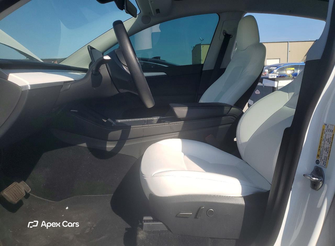 Tesla Model Y 2024